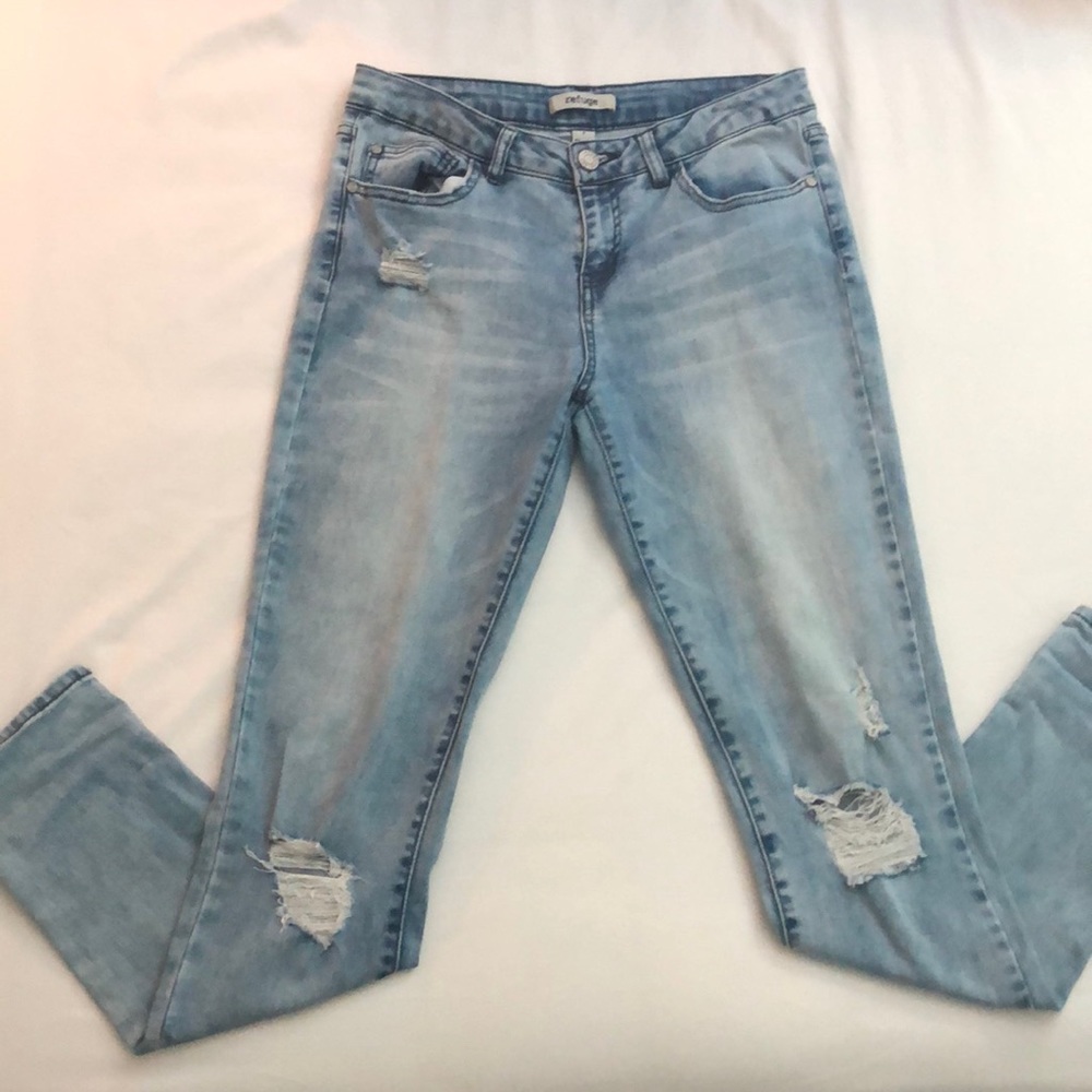 Refuge Light-wash Ripped Jeans